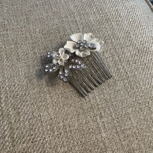 Elegant Silver and Cream Floral Hair Comb